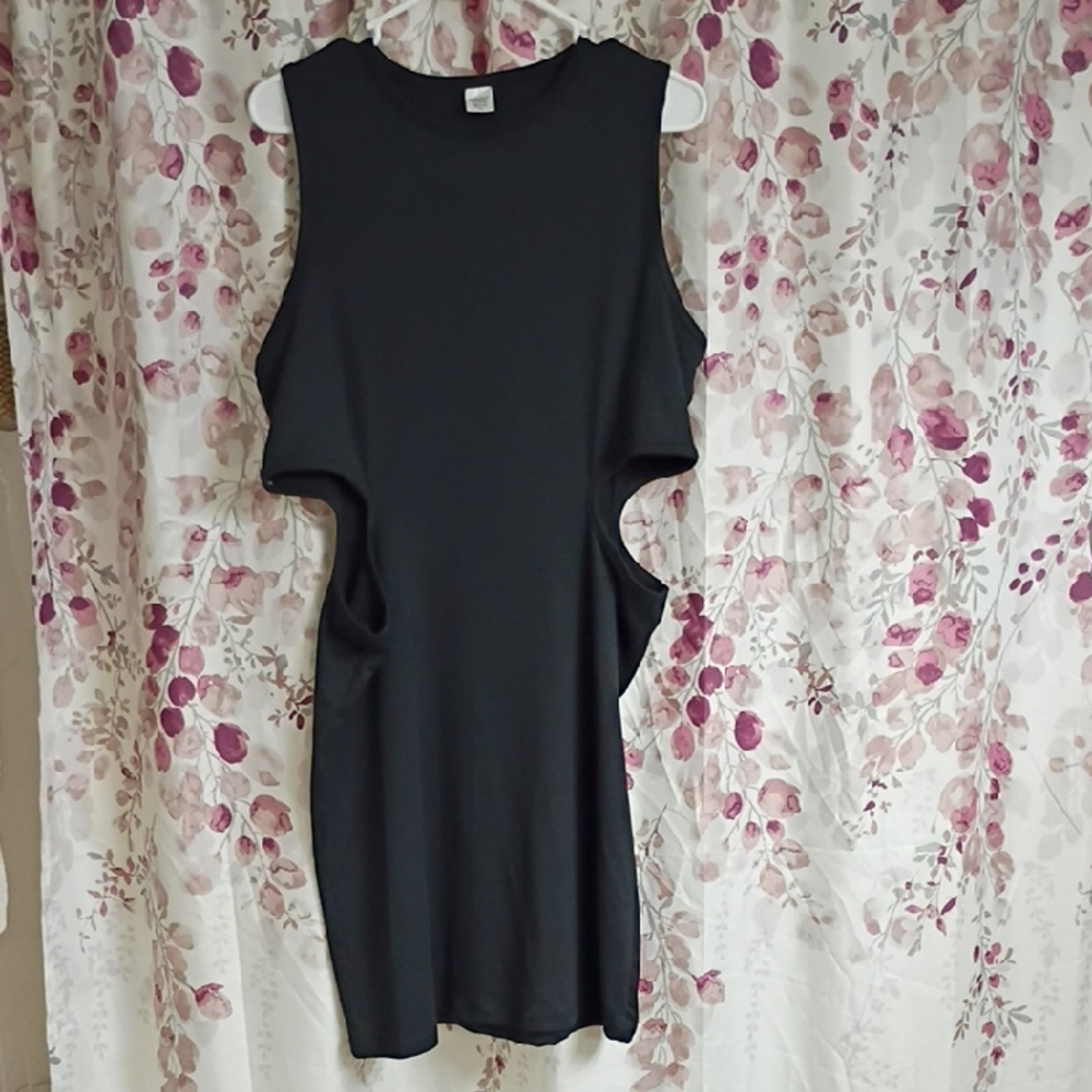 Elegant Black Sleeveless Dress